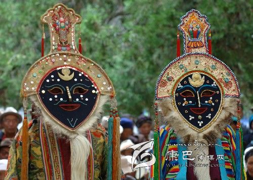 藏戲面具：多姿多彩！