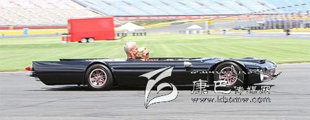 世界上最“扁”的汽車 躺著開！