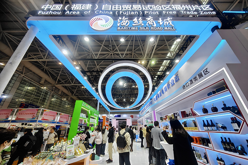 2024年3月18日，第四屆中國跨境電商交易會(huì)在福建福州開幕。展會(huì)聚焦“鏈接跨境全流域 共建電商新生態(tài)”，集聚全國80余個(gè)外貿(mào)產(chǎn)業(yè)帶的上千家供應(yīng)鏈企業(yè)。